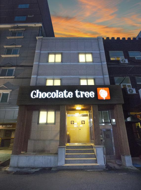 Chocolate Tree Sinchon Hotel Seoul Bagian luar foto