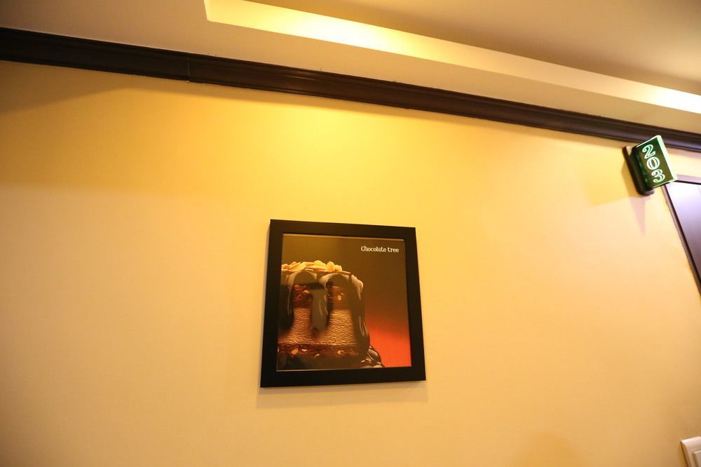Chocolate Tree Sinchon Hotel Seoul Bagian luar foto