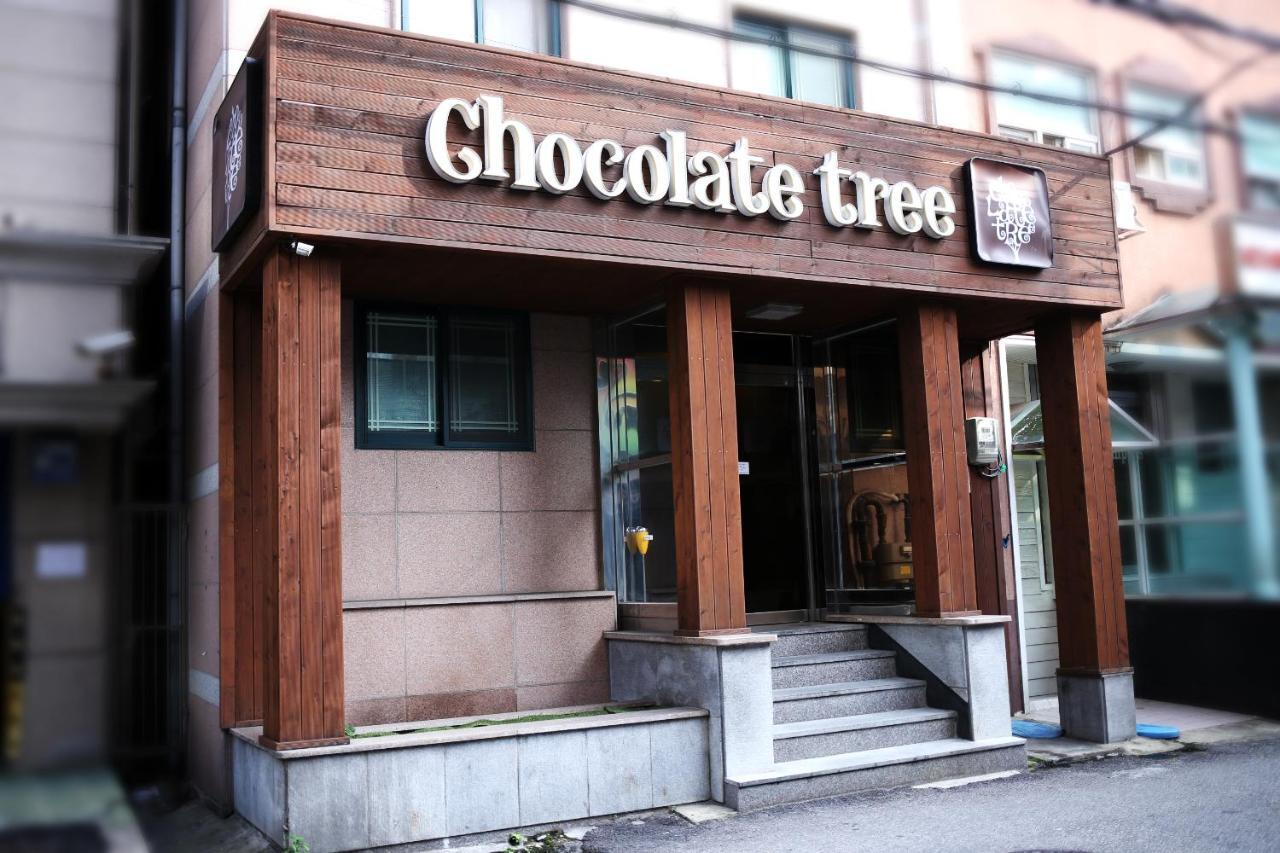 Chocolate Tree Sinchon Hotel Seoul Bagian luar foto